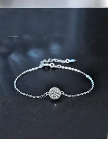Détail du bracelet halo en argent 925 avec moissanite taille 3EX et reflets étincelants