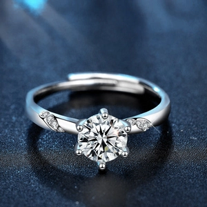 Anello classico in moissanite a sei griffe con diamanti laterali e fascia regolabile