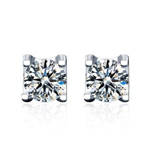 S925 sterling silver stud earrings with moissanite in a 4-prong setting and mirror reflection