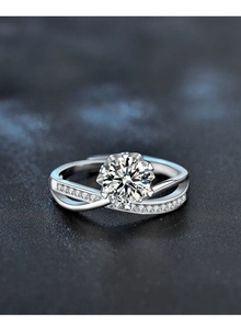 Macro detail of 925 sterling silver ring with six-prong moissanite and twisted band