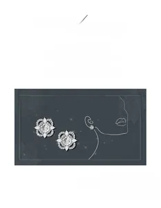 Detail of clover stud earrings with pear-shaped moissanite in 925 sterling silver