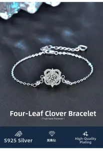 Dettaglio macro del bracciale a quadrifoglio in argento S925 con pietra moissanite lucida