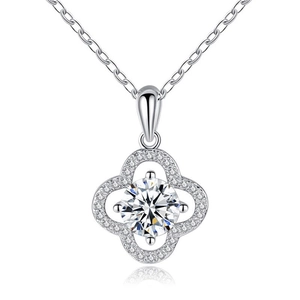 Elegant S925 sterling silver four-leaf clover necklace with sparkling moissanite stone