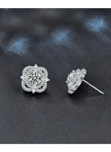 Macro view of 925 silver clover earrings with sparkling moissanite cluster details
