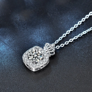Collier flacon de parfum en moissanite argent massif avec pendentif couronne