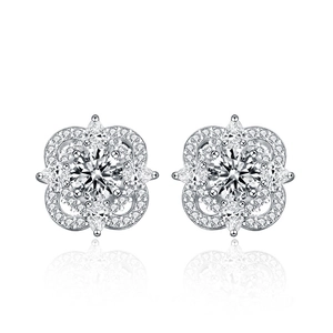 Elegant 925 sterling silver four-leaf clover stud earrings with sparkling moissanite stones