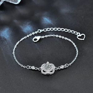 Elegante bracciale a quadrifoglio in argento sterling 925 con pietre di moissanite lucenti