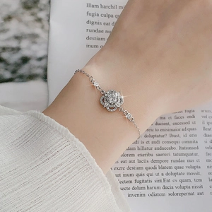 Bracciale quadrifoglio in argento sterling 925 con pietre di moissanite scintillanti