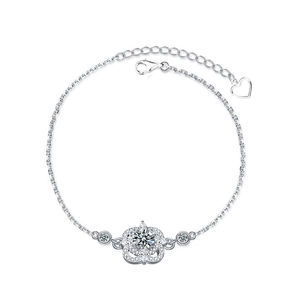 Elegante bracciale quadrifoglio in argento sterling 925 con pietre di moissanite lucenti