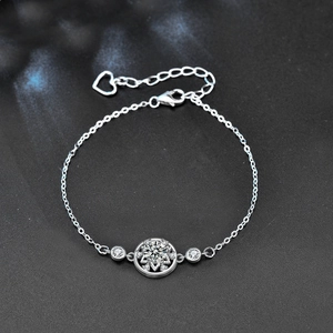 Bracelet attrape-rêves en argent sterling 925 avec moissanite sur fond sombre