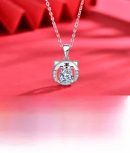 Close-up of 925 silver tiger necklace with a brilliant 58-facet moissanite stone