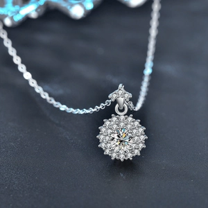 Collier tournesol en moissanite argent 925 avec pendentif brillant à coupe ronde