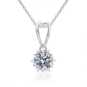 Halskette aus 925er Sterlingsilber mit Moissanit-Herz und Sonnenstrahl-Anhänger in Silber