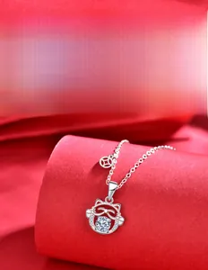 Macro shot of 925 silver lucky cat pendant with 58 facets moissanite and heart-arrow cut