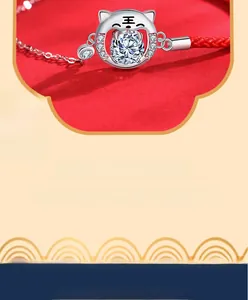 Macro d'un bracelet tigre en argent 925 avec cordon rouge et moissanite taille brillant