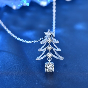 Halskette aus 925 Sterling Silber mit Weihnachtsbaum-Anhänger und funkelndem Moissanit