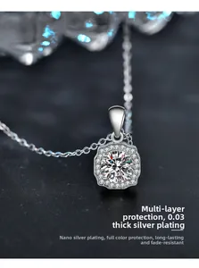 Makrodetail eines Moissanit-Anhängers mit achteckigem Halo und Silberbeschichtung