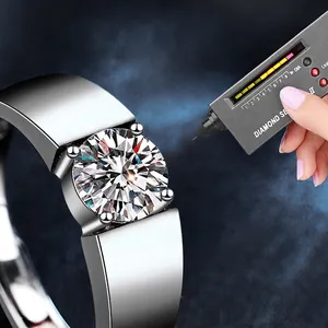 Moissanit 925 Sterling Silber Herrenring besteht den Diamanttester-Test in Makroansicht