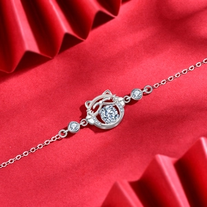 925 silver lucky cat bracelet for women featuring a sparkling round moissanite stone
