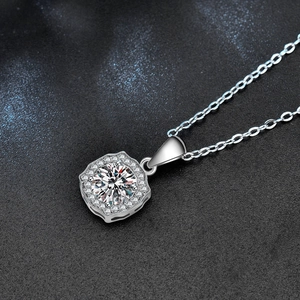 Elegante 925 Sterling Silber Moissanit Halskette mit achteckigem Halo-Anhänger-Design