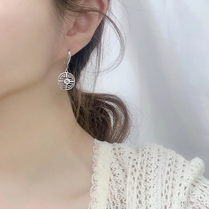 Boucles d'oreilles pendantes en argent 925 avec moissanite et motif creux chinois