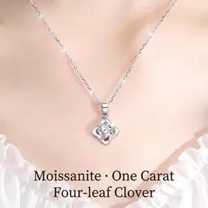 Collana a quadrifoglio in argento sterling con ciondolo in moissanite da 1 carato