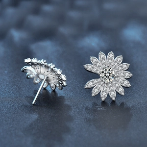 Exquisite S925 sterling silver daisy earrings featuring sparkling moissanite flower studs