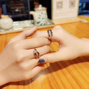Romantic S925 sterling silver hugging hands open rings for couples with polished finish