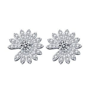 Exquisite S925 sterling silver daisy stud earrings with sparkling moissanite flower accents