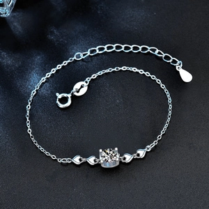 925 sterling silver bracelet with heart accents and brilliant 0.5ct moissanite stone