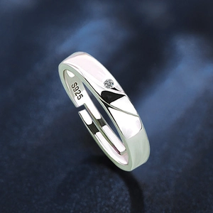 Minimalist 925 sterling silver Mobius ring with sparkling zircon in an open adjustable band