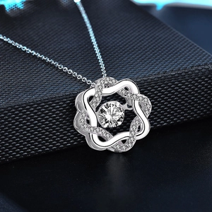 Elegant 925 sterling silver star necklace pendant with sparkling moissanite stones