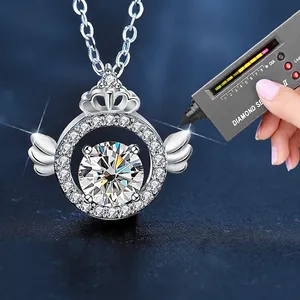 Collier ailes d'ange en argent 925 avec couronne et pendentif en moissanite
