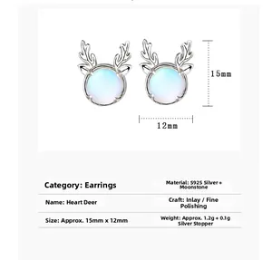 Détails macro des boucles d'oreilles renne en argent S925 avec pierre de lune et tailles