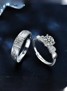 Detail von 925 Sterling Silber Paarringen mit 3EX Schliff Moissanit und Flammendesign