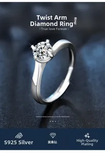 Makrodetail eines 925er Sterlingsilber-Rings mit brillantem Moissanit-Stein