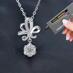 Collier avec pendentif fleur en argent 925 et testeur de diamants pour preuve de qualité
