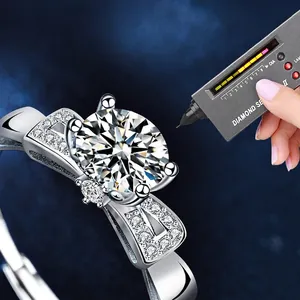 Funkelnder Moissanit-Verlobungsring aus 925er Silber besteht den Diamanttester-Test