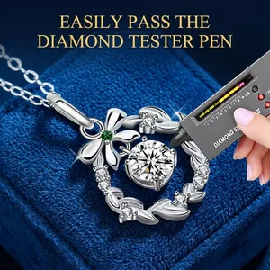 Collier couronne en argent 925 avec moissanite testée par un stylo sélecteur de diamant