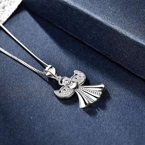 Collana con ciondolo ala d'angelo in argento sterling 925 con cuore di zircone