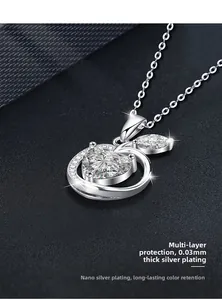 Détail du pendentif cœur en argent S925 avec moissanite et nano-placage épais