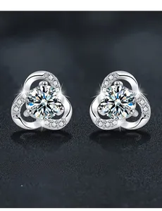 Macro detail of clover stud earring featuring 3EX cut moissanite and 58 facets