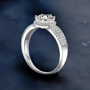 Bague en argent 925 avec moissanite 1 carat, serti six griffes et anneau en pavé