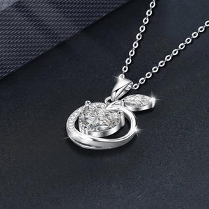 Collier avec pendentif coeur en argent s925 et moissanite avec sertissage à griffes