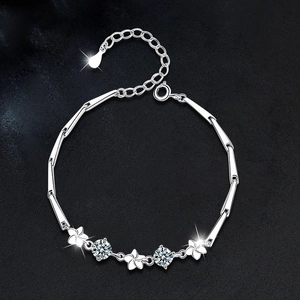 S925 sterling silver lucky five-leaf clover bracelet with sparkling moissanite stones