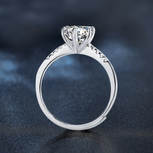 Classic six-prong moissanite ring in S925 sterling silver with adjustable open band