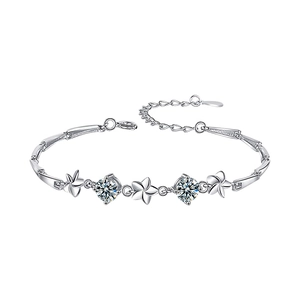 Polished S925 sterling silver clover bracelet with moissanite accents and adjustable chain