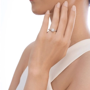 S925 sterling silver moissanite ring with classic four-prong snowflake interwoven design