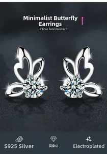 Gros plan détaillé de boucles d'oreilles papillon en argent S925 serties de moissanite