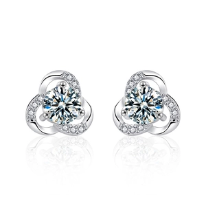 Elegant S925 sterling silver clover moissanite stud earrings with mirror reflection